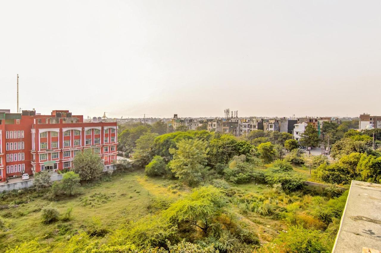 Flagship Hotel Secret Mirage Near Rithala Metro Station Neu-Delhi Exterior foto