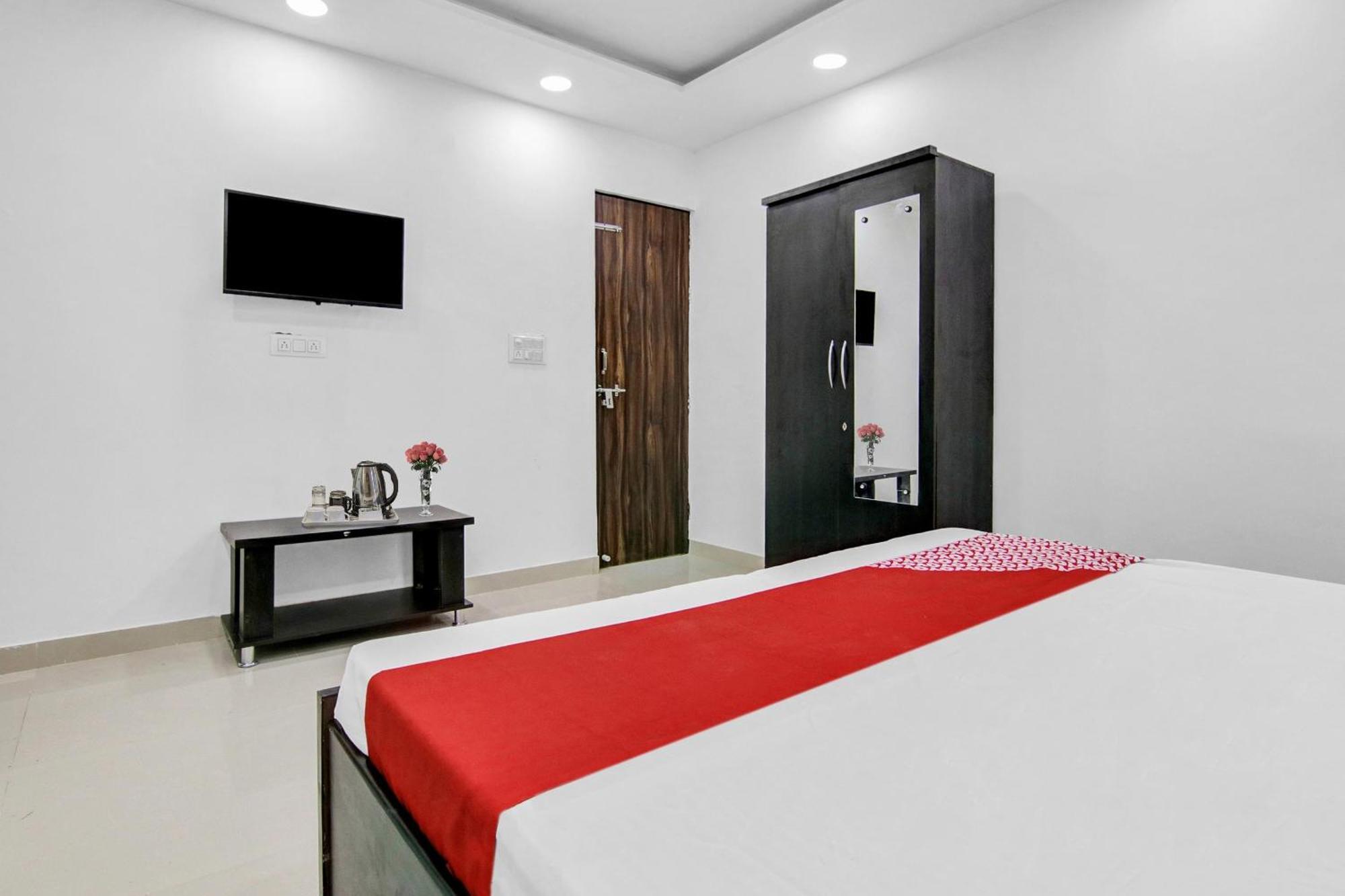 Flagship Hotel Secret Mirage Near Rithala Metro Station Neu-Delhi Exterior foto
