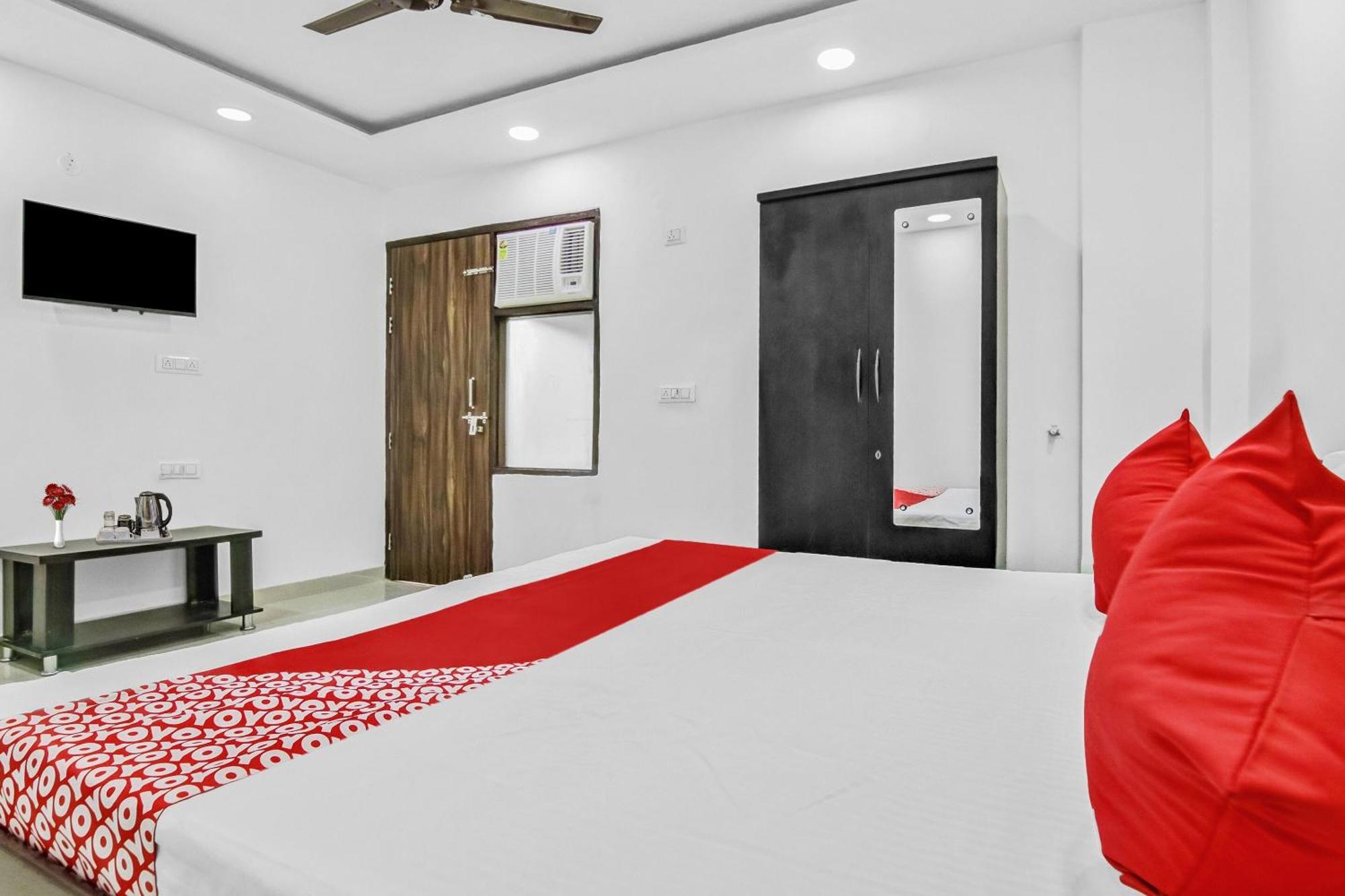 Flagship Hotel Secret Mirage Near Rithala Metro Station Neu-Delhi Exterior foto