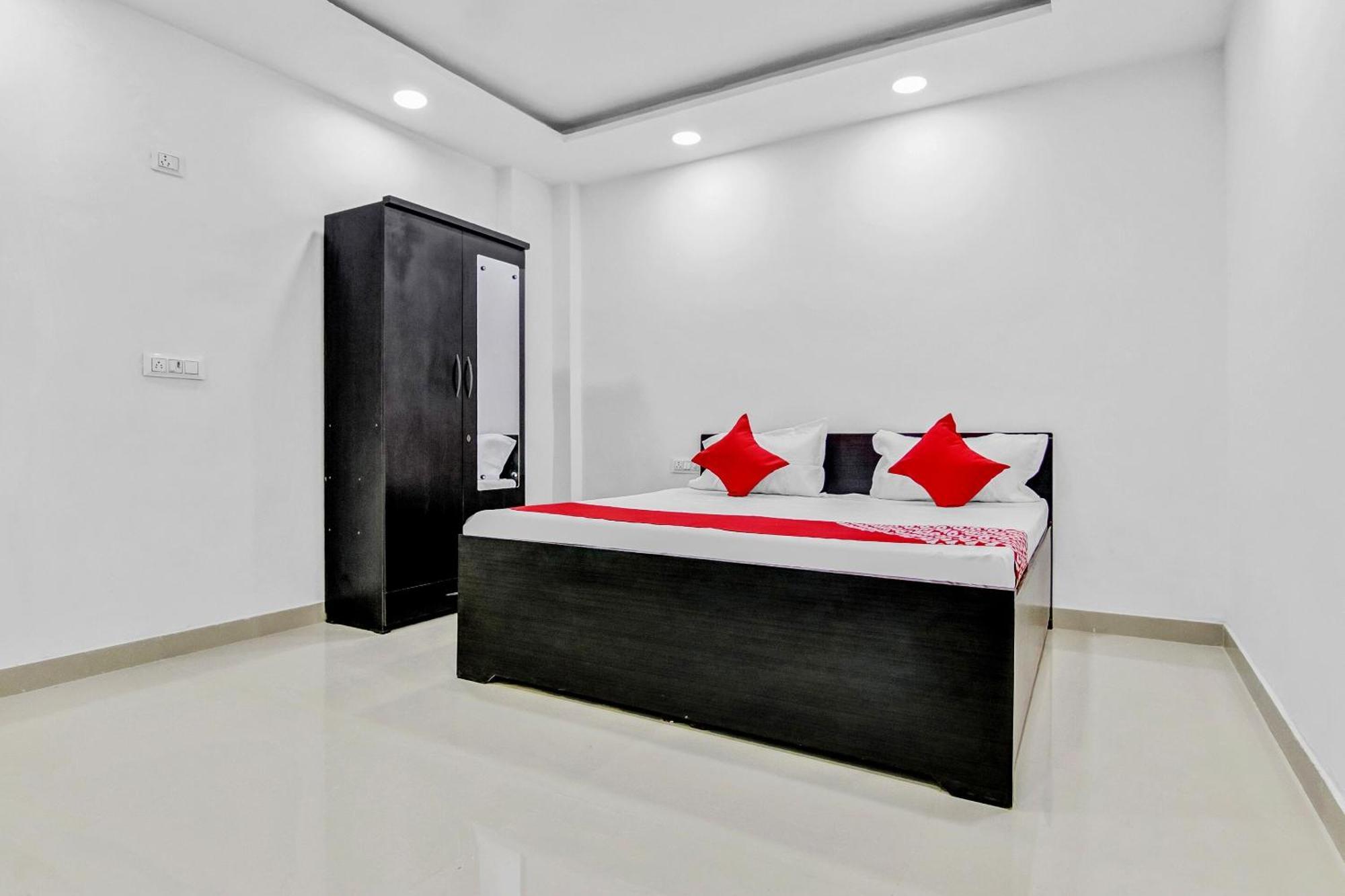 Flagship Hotel Secret Mirage Near Rithala Metro Station Neu-Delhi Exterior foto