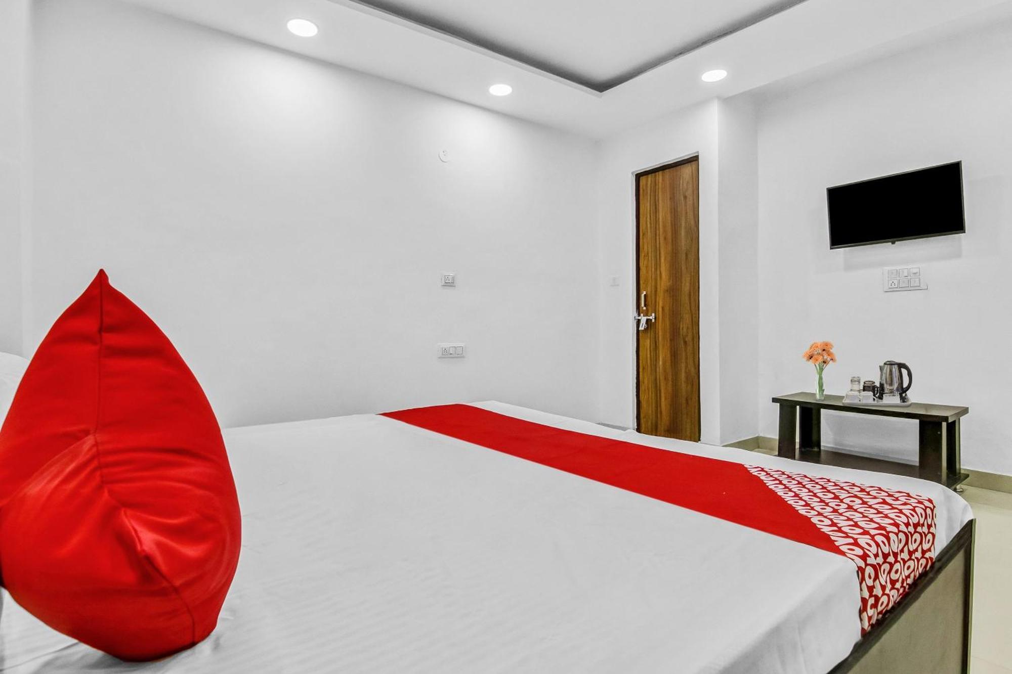 Flagship Hotel Secret Mirage Near Rithala Metro Station Neu-Delhi Exterior foto