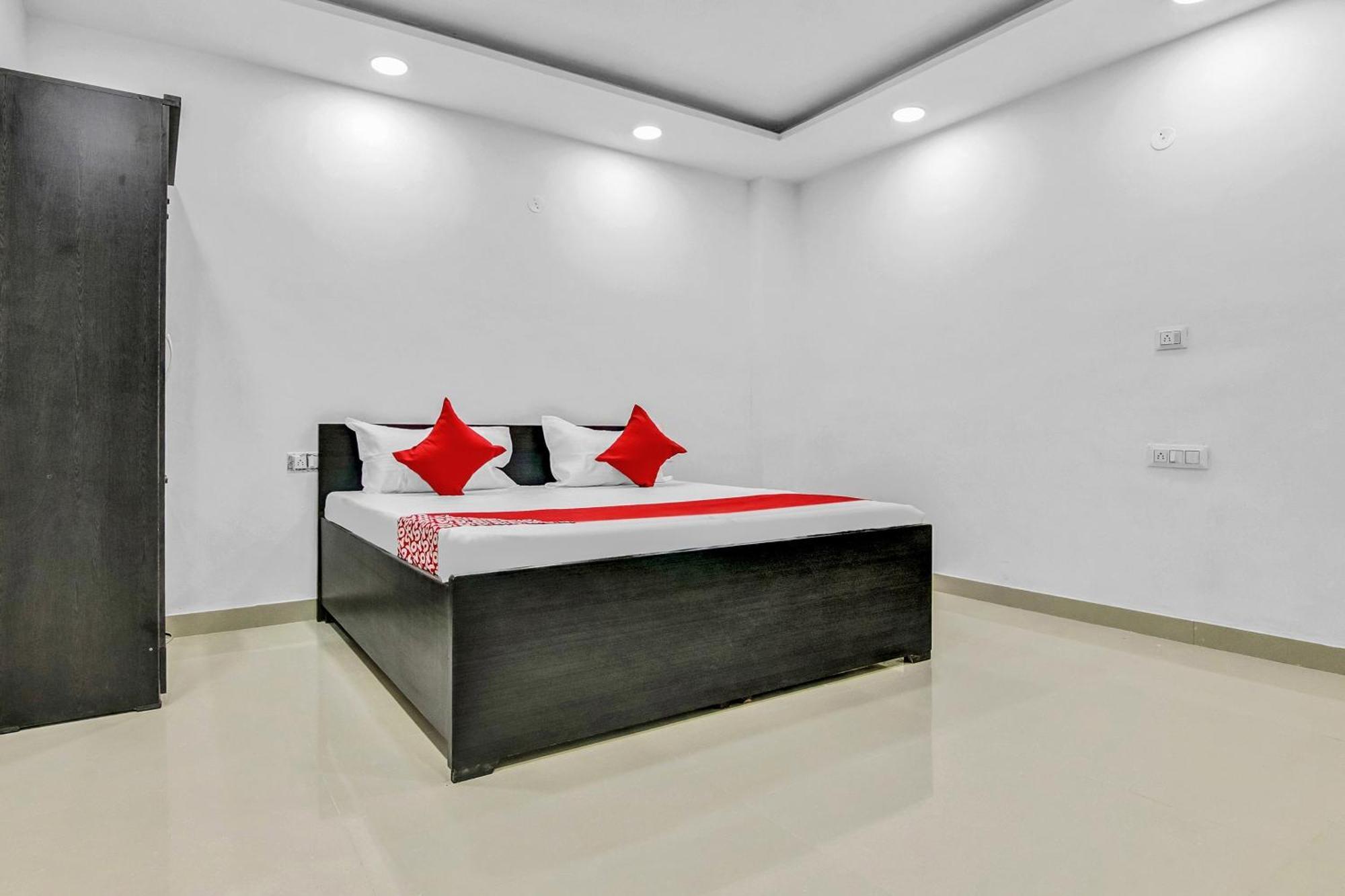 Flagship Hotel Secret Mirage Near Rithala Metro Station Neu-Delhi Exterior foto